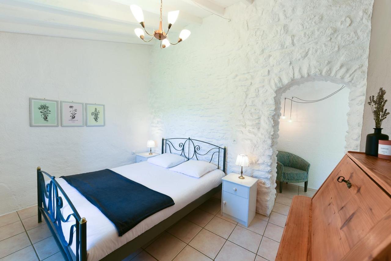 Auberge La Plaine Chabrillan Esterno foto